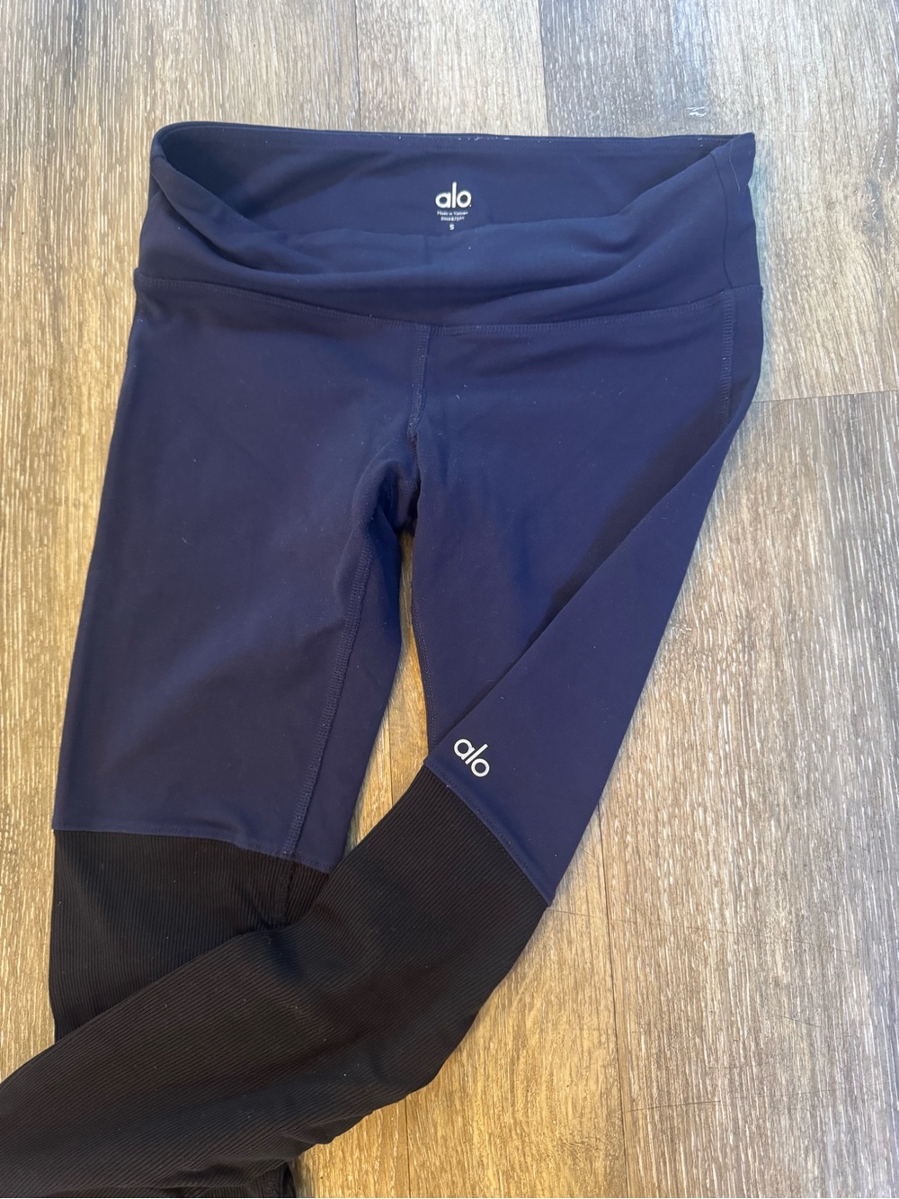 Alo womens Navy and Black Performance Leggings